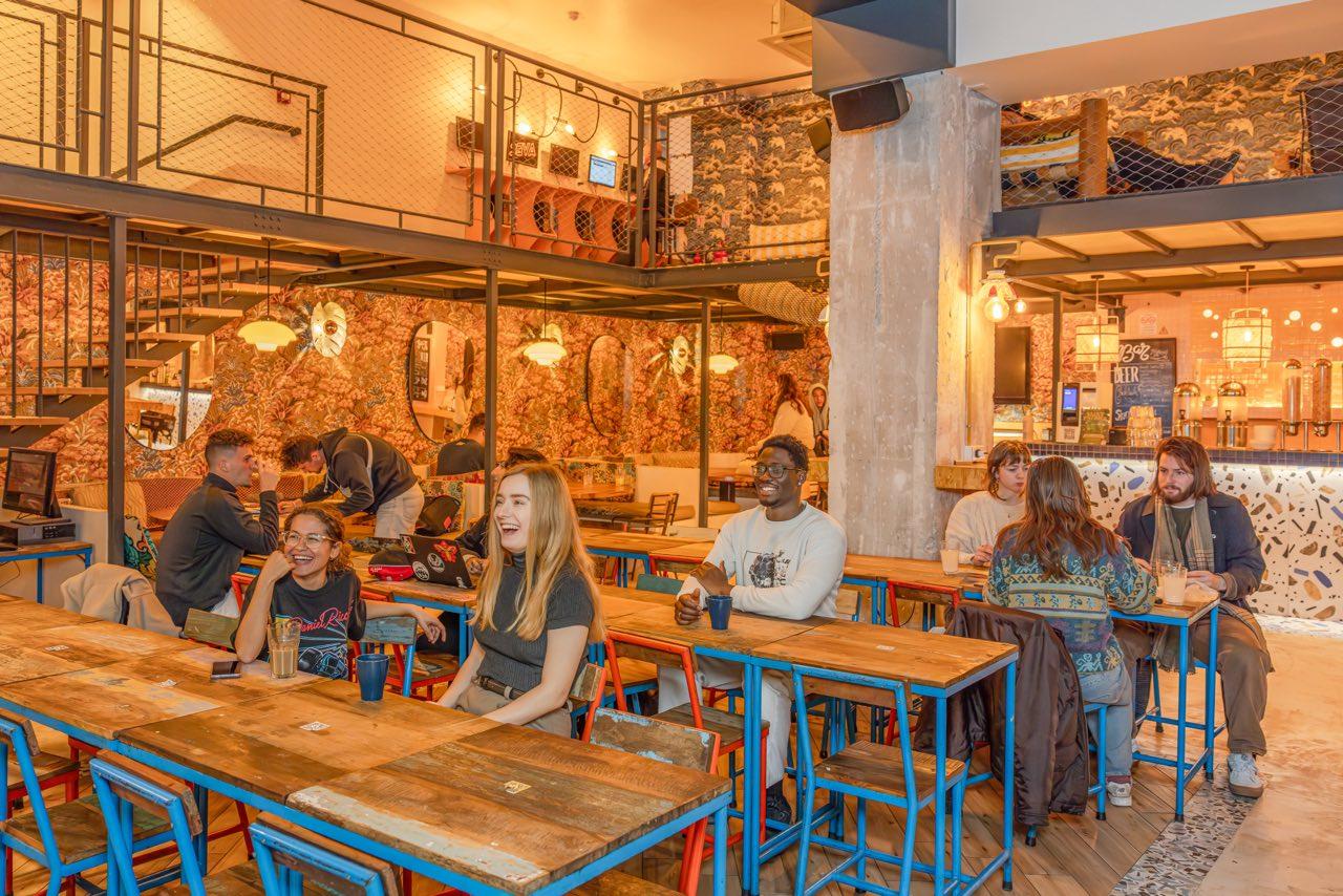 ヴィラ サンテグジュペリ ビーチ ホステル ニース エクステリア 写真 The interior of the restaurant