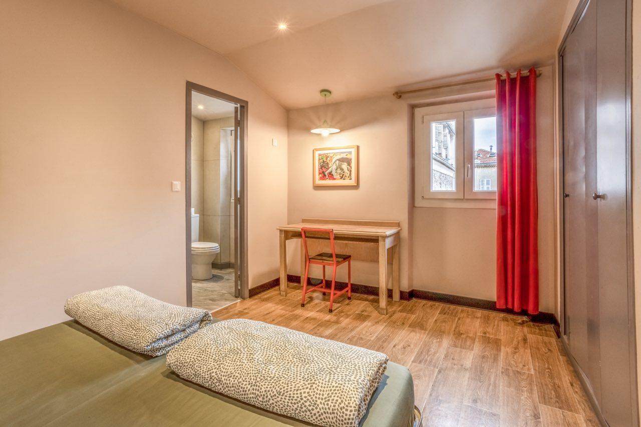 ヴィラ サンテグジュペリ ビーチ ホステル ニース エクステリア 写真 A typical room at the hotel
