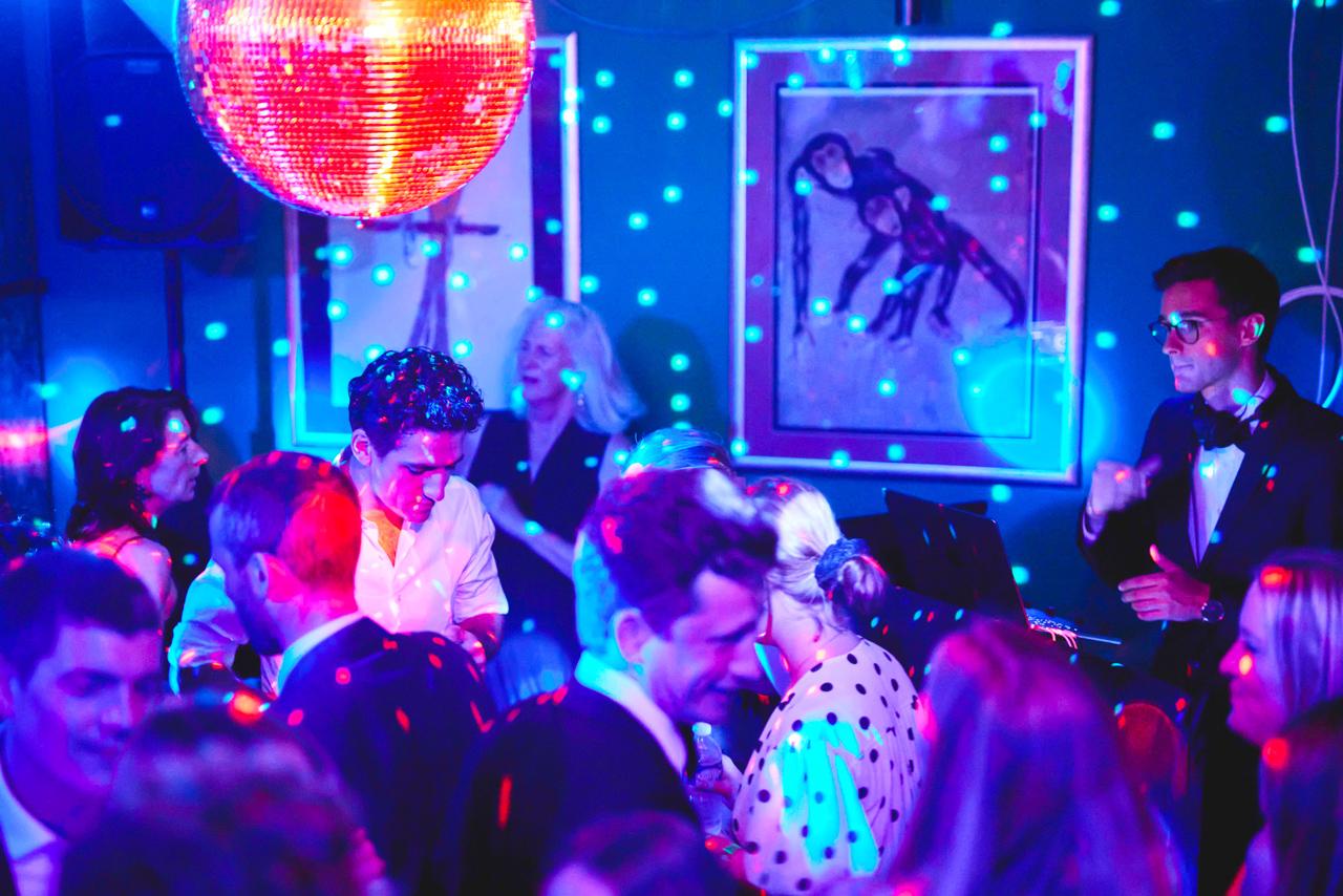 ヴィラ サンテグジュペリ ビーチ ホステル ニース エクステリア 写真 The nightclub scene in the film was inspired by the Studio 54 nightclub.