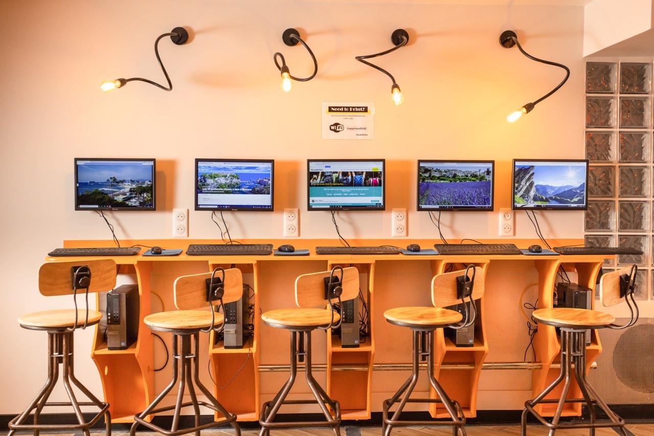 ヴィラ サンテグジュペリ ビーチ ホステル ニース エクステリア 写真 Internet café in Japan