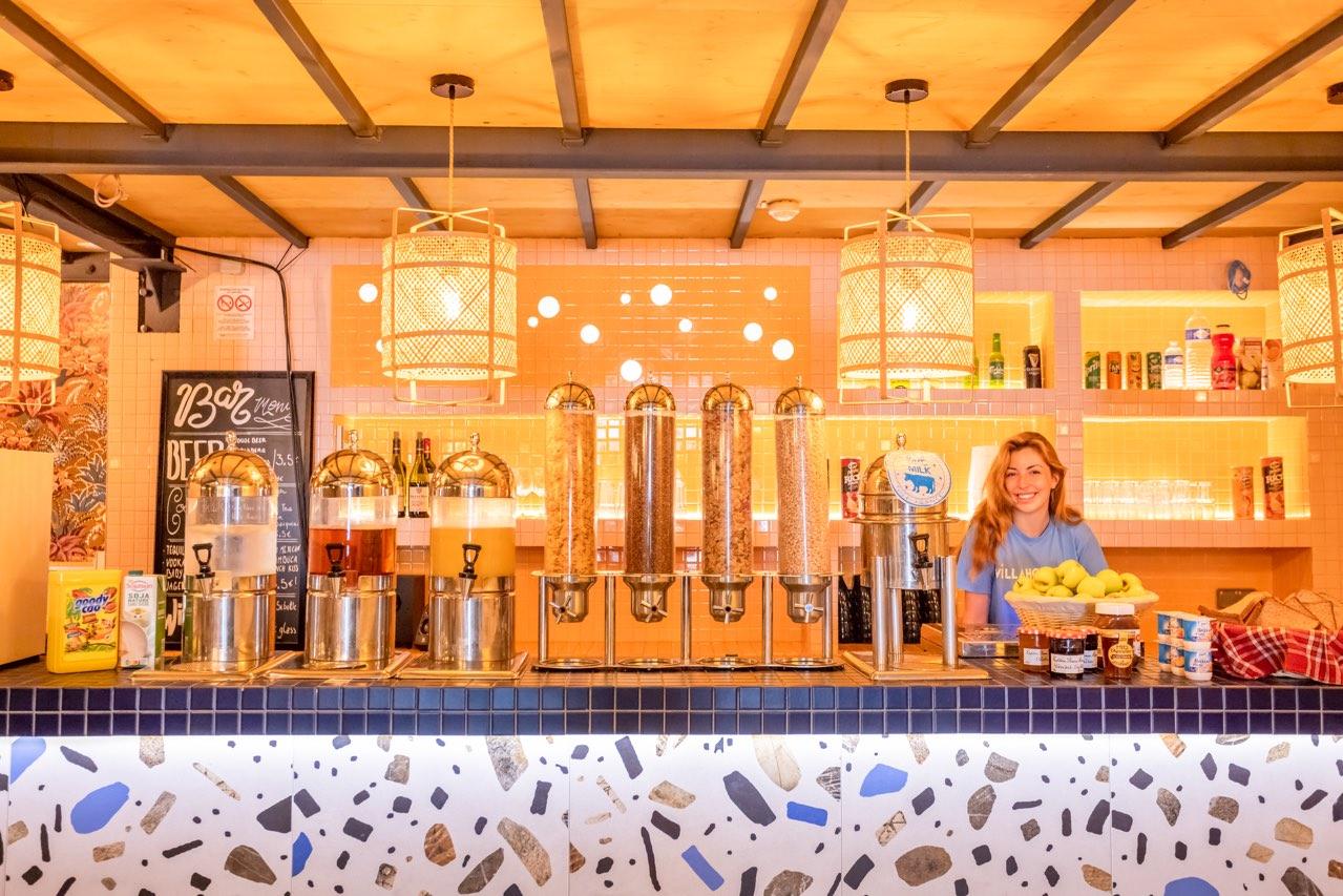 ヴィラ サンテグジュペリ ビーチ ホステル ニース エクステリア 写真 Beer taps at a restaurant