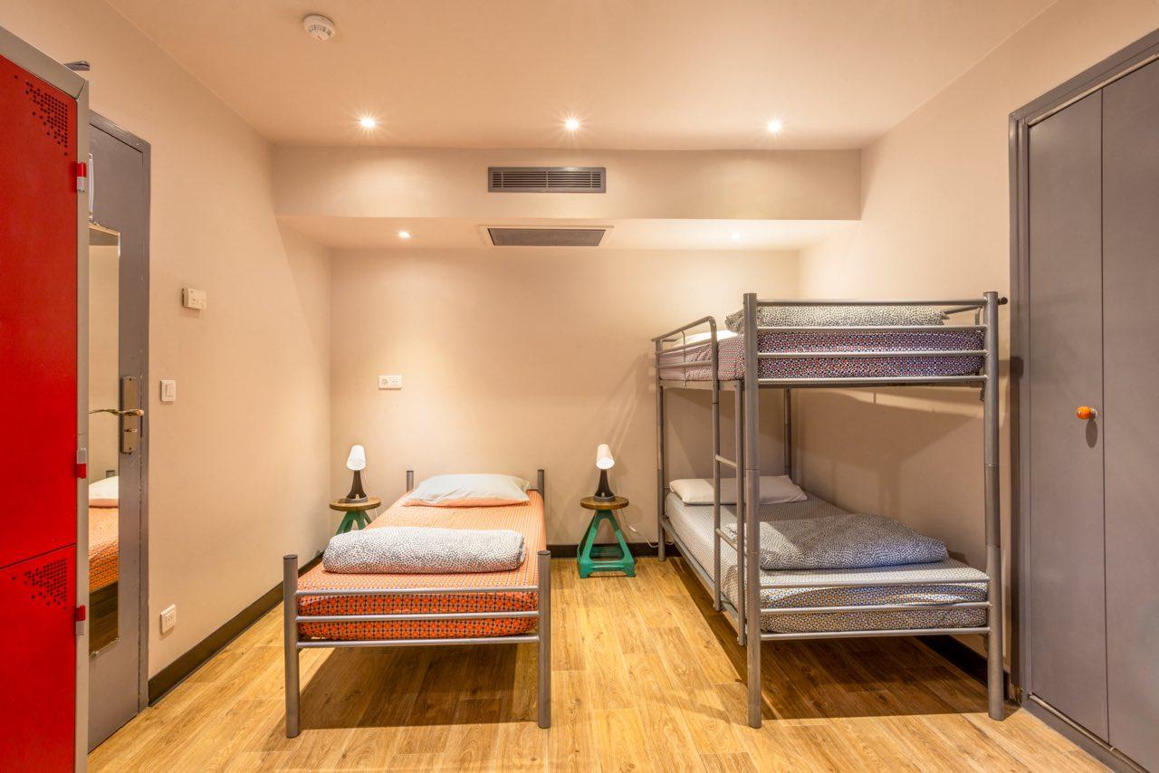 ヴィラ サンテグジュペリ ビーチ ホステル ニース エクステリア 写真 A typical room at the hostel