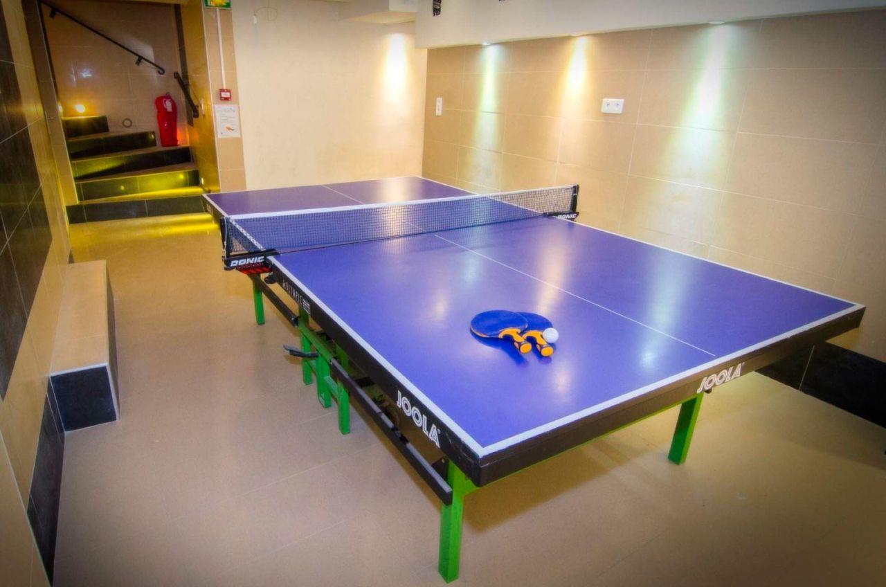 ヴィラ サンテグジュペリ ビーチ ホステル ニース エクステリア 写真 Table tennis table