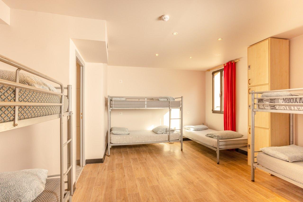 ヴィラ サンテグジュペリ ビーチ ホステル ニース エクステリア 写真 A typical room at a typical hostel